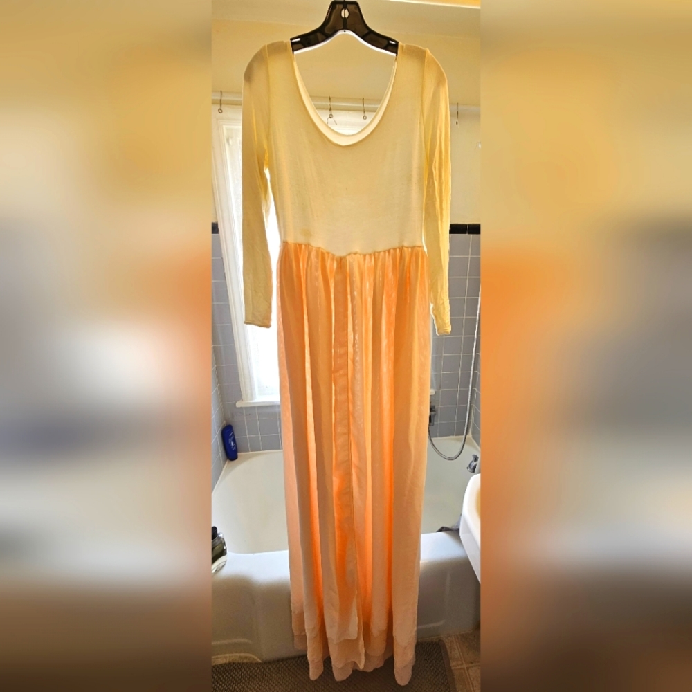 SEW TRENDY Etsy dealer Maternity dress size Large cream and peach full length